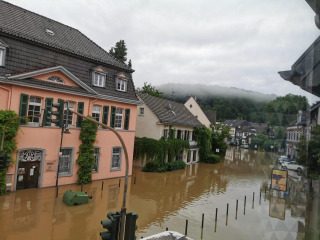 Flut - Flut,Katastrophe,Hilfe,Zuhause