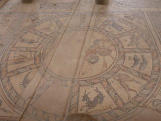 Keinen Gott außer mir - Synagoge von Chammat Tiberias,Götter,Götzenanbetung,Synagoge von Tiberias